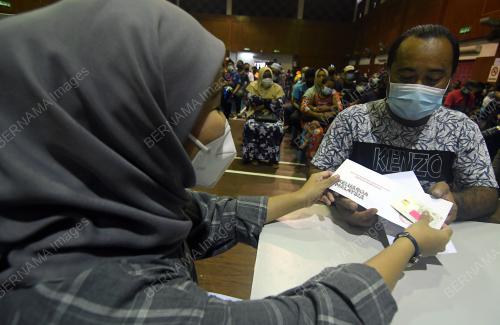 PEMBERIAN BWI DAN BSB KEPADA MANGSA BANJIR