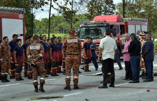 AGONG MELAWAT LOKASI PESAWAT TERHEMPAS
