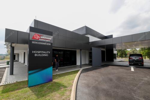 PUSAT PENGALAMAN MEMANDU (DEC)