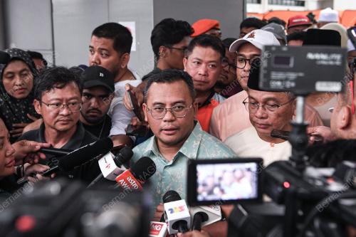 DATUK AMIRUDIN SHARI