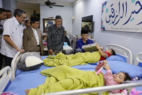 DATUK DR MOHD NA'IM MOKHTAR