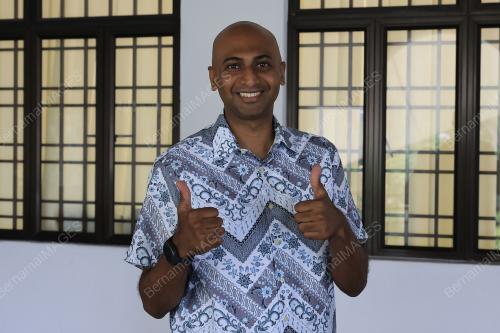 DR. ROLAND VICTOR
