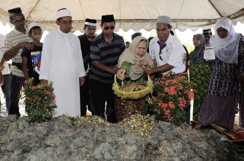 SG28_02032013_JENAZAH_KEBUMI