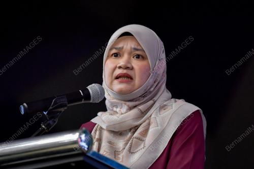 FADHLINA SIDEK