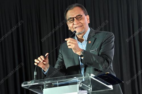 DATUK SERI DR DZULKEFLY AHMAD