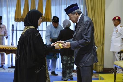 SULTAN SHARAFUDDIN IDRIS SHAH