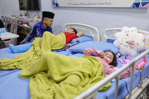 DATUK DR MOHD NA'IM MOKHTAR