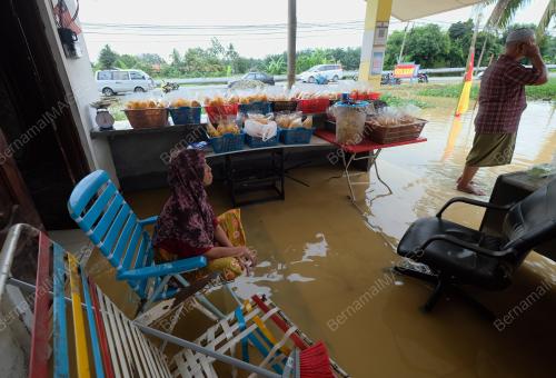 TINJAUAN BANJIR KILAT JALAN HAMZAH ALANG