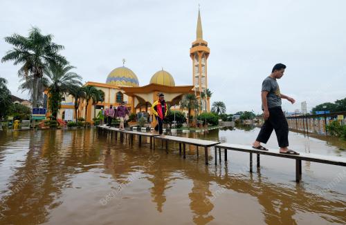TINJAUAN BANJIR KILAT JALAN HAMZAH ALANG