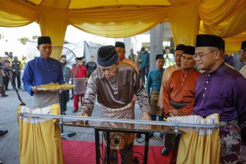 SULTAN SHARAFUDDIN IDRIS SHAH