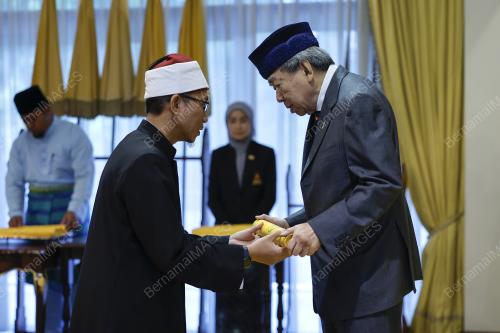 SULTAN SHARAFUDDIN IDRIS SHAH