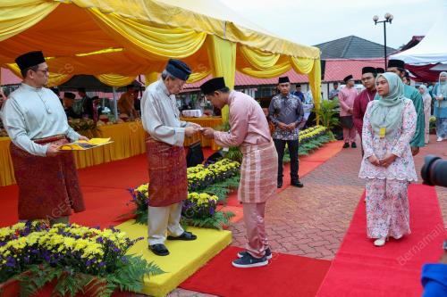 SULTAN SHARAFUDDIN IDRIS SHAH