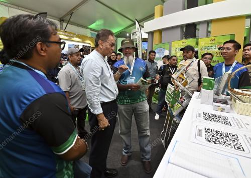 DATUK SERI DZULKEFLY AHMAD