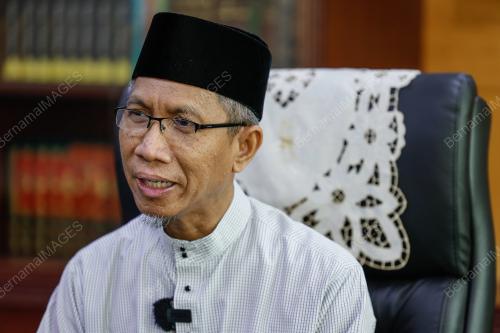 DATUK DR ANHAR OPIR