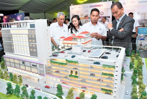 DATUK SERI DR DZULKEFLY AHMAD
