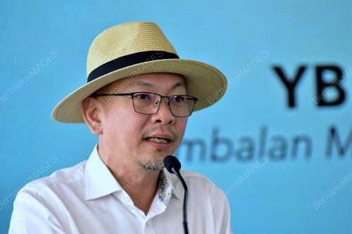 DATUK CHAN FOONG HIN