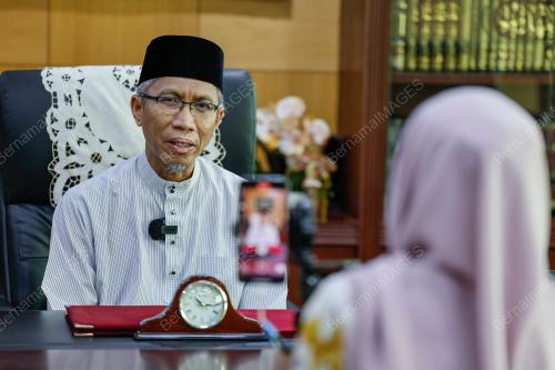 DATUK DR ANHAR OPIR