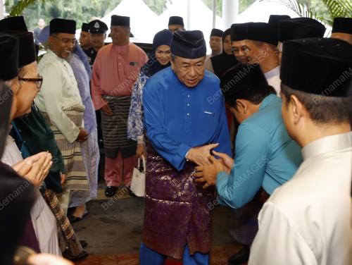 SULTAN SHARAFUDDIN IDRIS SHAH
