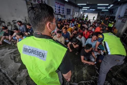 OPERASI BERSEPADU PREMIS PERNIAGAAN WARGA ASING