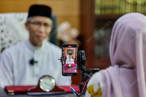 DATUK DR ANHAR OPIR