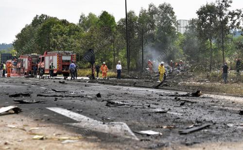 UNIT FORENSIK LAKUKAN SIASATAN DI LOKASI PESAWAT TERHEMPAS