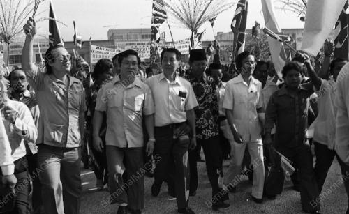 HARI PENAMAAN CALON PETALING
