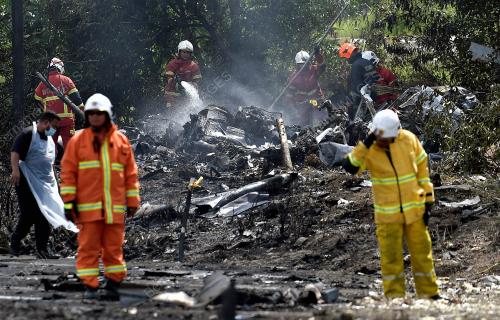 UNIT FORENSIK LAKUKAN SIASATAN DI LOKASI PESAWAT TERHEMPAS