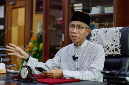 DATUK DR ANHAR OPIR