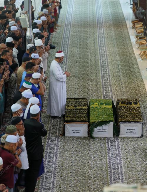 JENAZAH NAHAS PESAWAT TERHEMPAS DI ELMINA