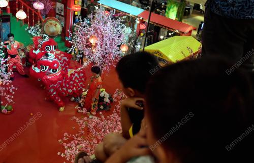 TARIAN SINGA CNY2025