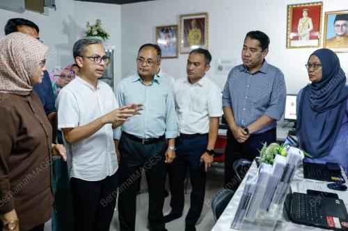 FAHMI FADZIL