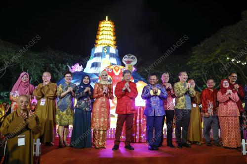 SULTAN SHARAFUDDIN IDRIS SHAH