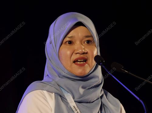 FADHLINA SIDEK