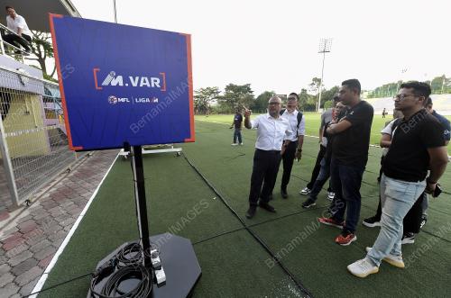 SIMULASI PERLAWANAN MENGGUNAKAN VAR