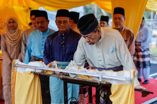 SULTAN SHARAFUDDIN IDRIS SHAH