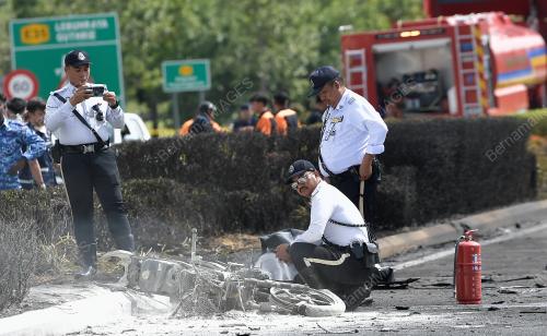 UNIT FORENSIK LAKUKAN SIASATAN DI LOKASI PESAWAT TERHEMPAS