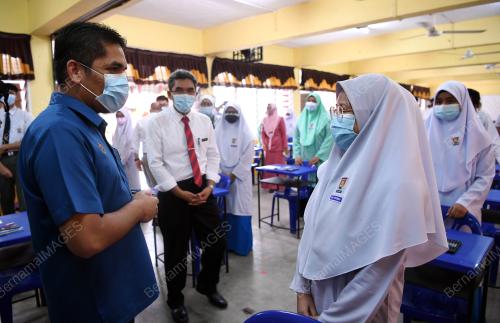 SENATOR DATUK DR MOHD RADZI MD JIDIN