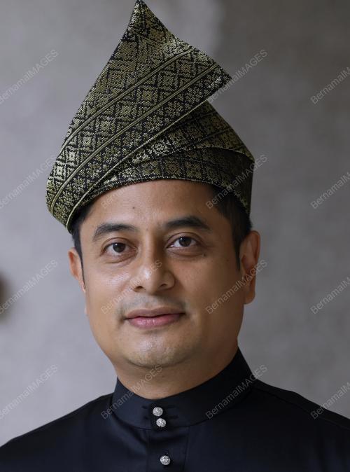 DR FAHMI NGAH