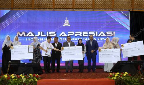 DATUK SERI AMIRUDIN SHARI