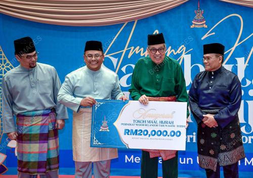 DATUK SERI AMIRUDIN SHARI