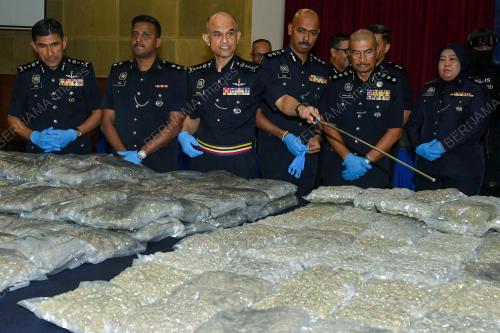 DATUK SHAZELI KAHAR