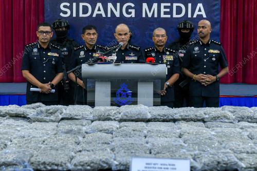 DATUK SHAZELI KAHAR