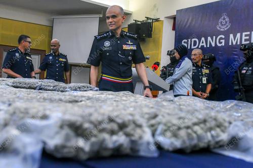 DATUK SHAZELI KAHAR