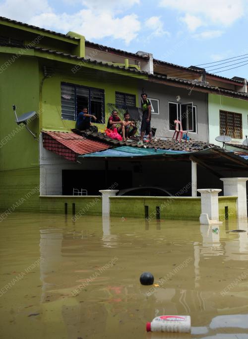 TINJAUAN BANJIR DI TAMAN SERI MUDA