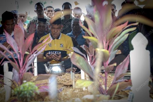 PENGKEBUMIAN JENAZAH SHARIPUDDIN SHAARI