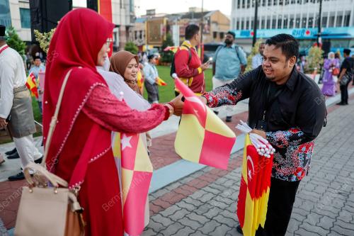 ISTIADAT PERNIKAHAN DIRAJA RMS