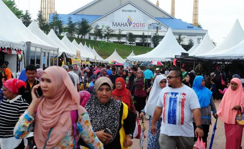 SG60_02122016_MAHA_PENGUNJUNG
