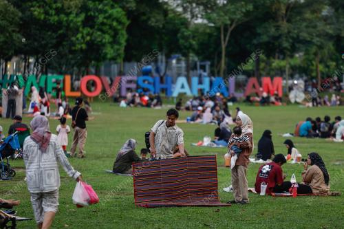BERBUKA PUASA DI DATARAN KEMERDEKAAN