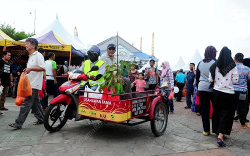 SG62_02122016_MAHA_PENGUNJUNG