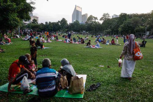 BERBUKA PUASA DI DATARAN KEMERDEKAAN